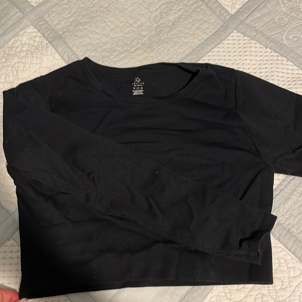 Offline by aerie black cropped long sleeve atheistic material